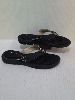 Nike Womens Black and Silver Comfort Flip Flop Sandals Size 9